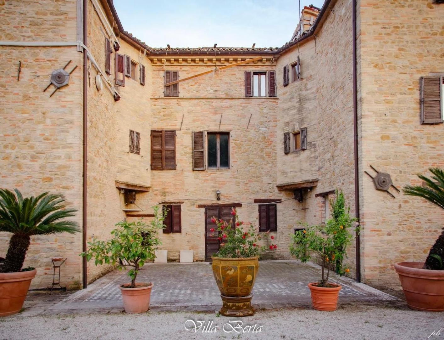 Resort Restaurant Villa Berta San Severino Marche Eksteriør bilde