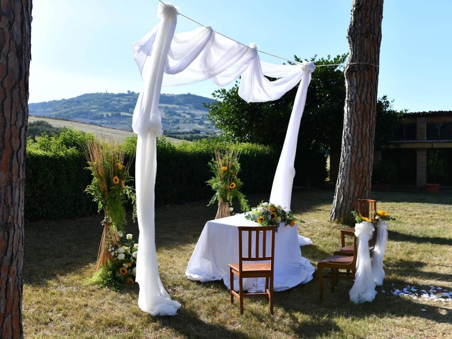 Resort Restaurant Villa Berta San Severino Marche Eksteriør bilde