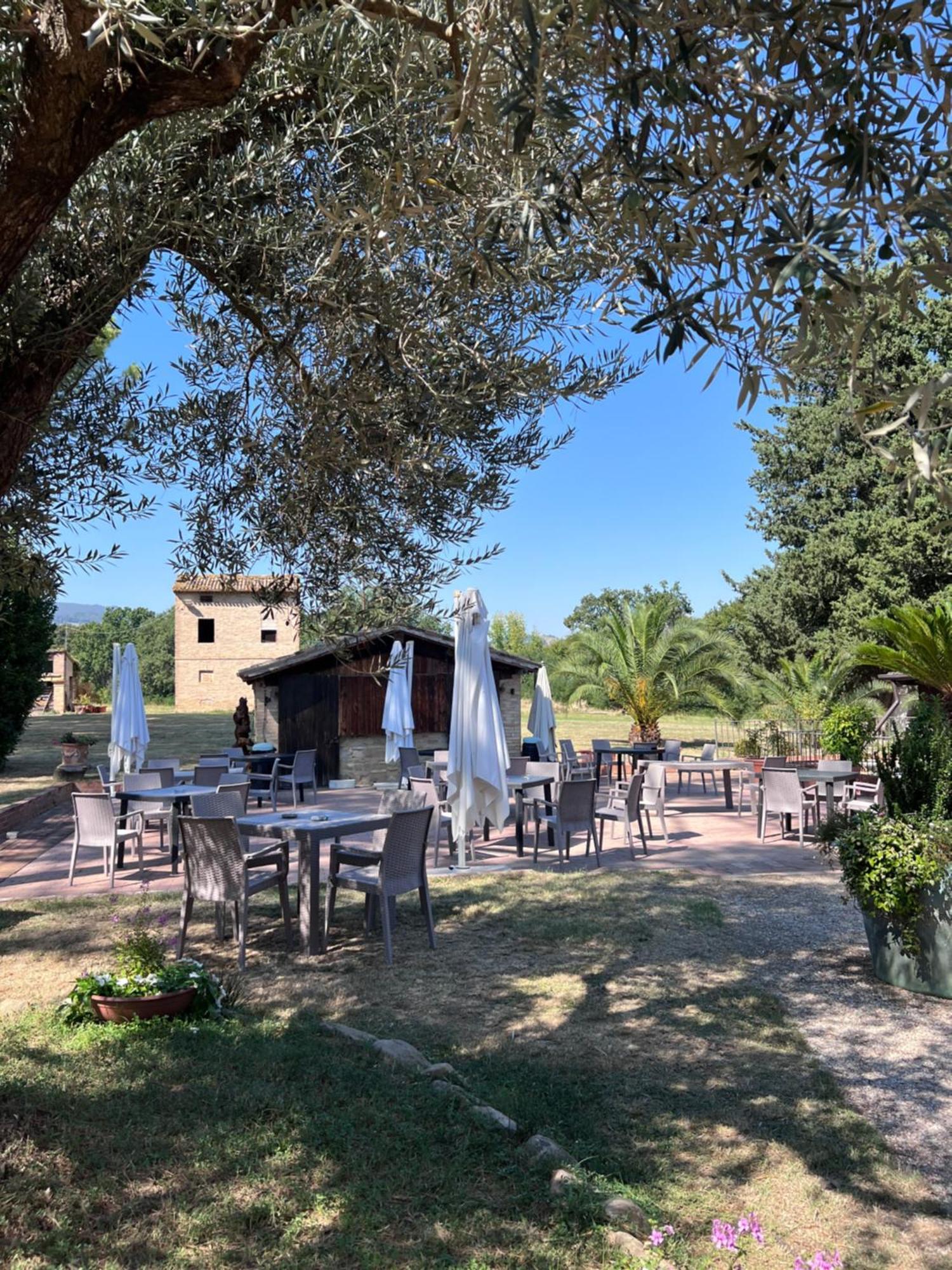 Resort Restaurant Villa Berta San Severino Marche Eksteriør bilde
